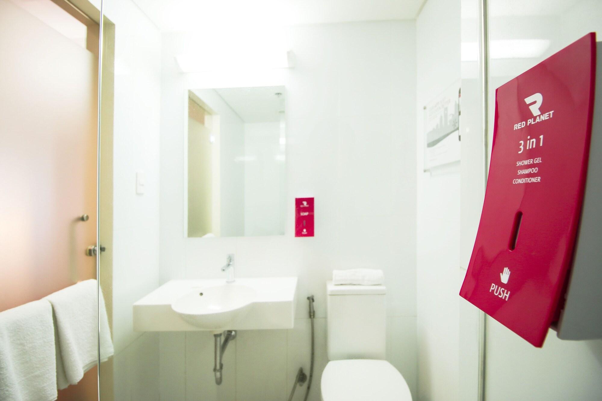 Red Planet Makati Avenue Manila Hotell Makati City Exteriör bild